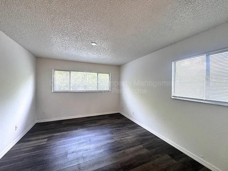 2452 Oak Park Way — Photo 12