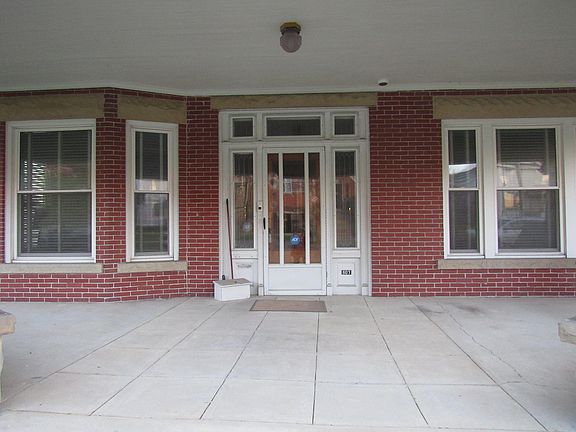 3rd image of 607 E Main St