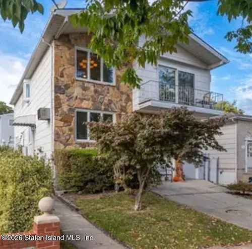 27 Ashland Ave E #1 Photo 1