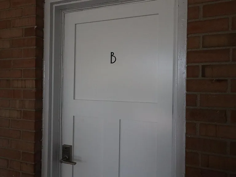 1534 N Woodburn Ave #B — Photo 5