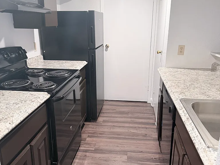 Peachtree Apartments — Photo 21