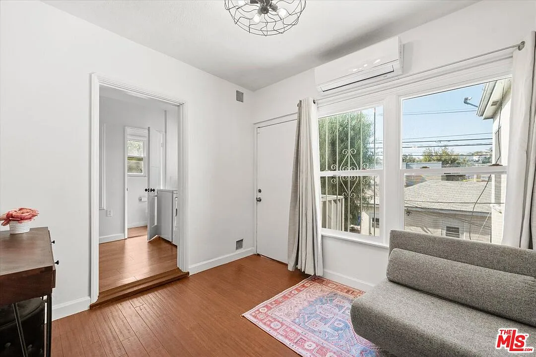 2 bed, 1.5 bath, 998 sqft, $3,400 — Photo 3