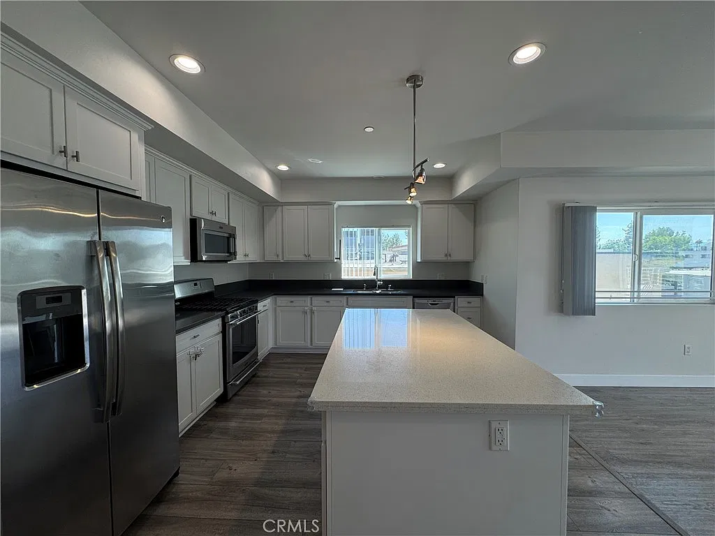 5432 Hermitage Ave — Photo 3