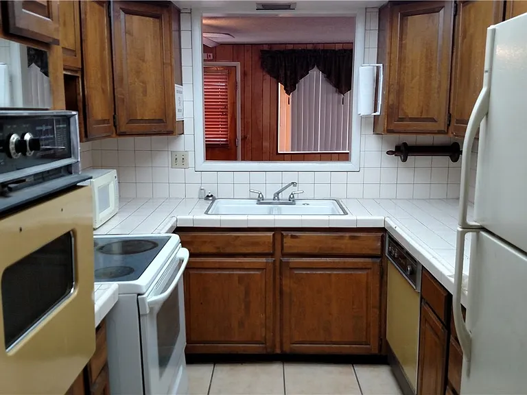 713 W Monroe Ave — Photo 5
