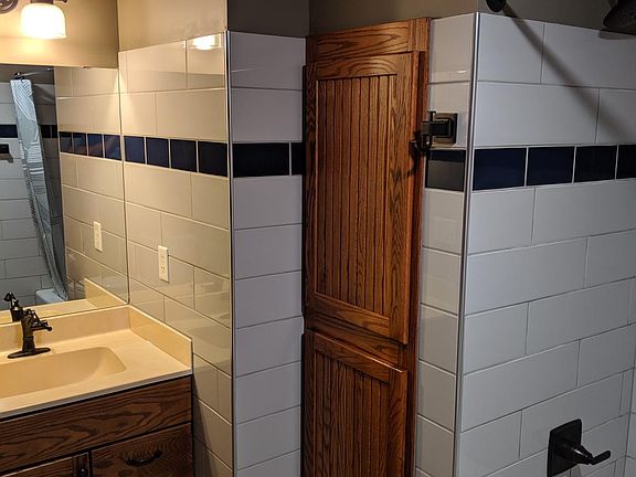 5th image of 2040 Como Ave Unit 106