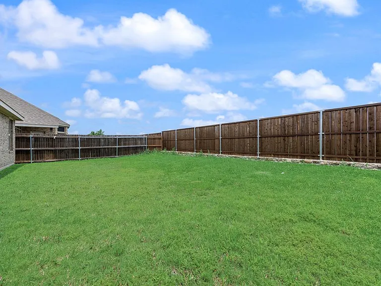1560 Seminole Dr — Photo 10