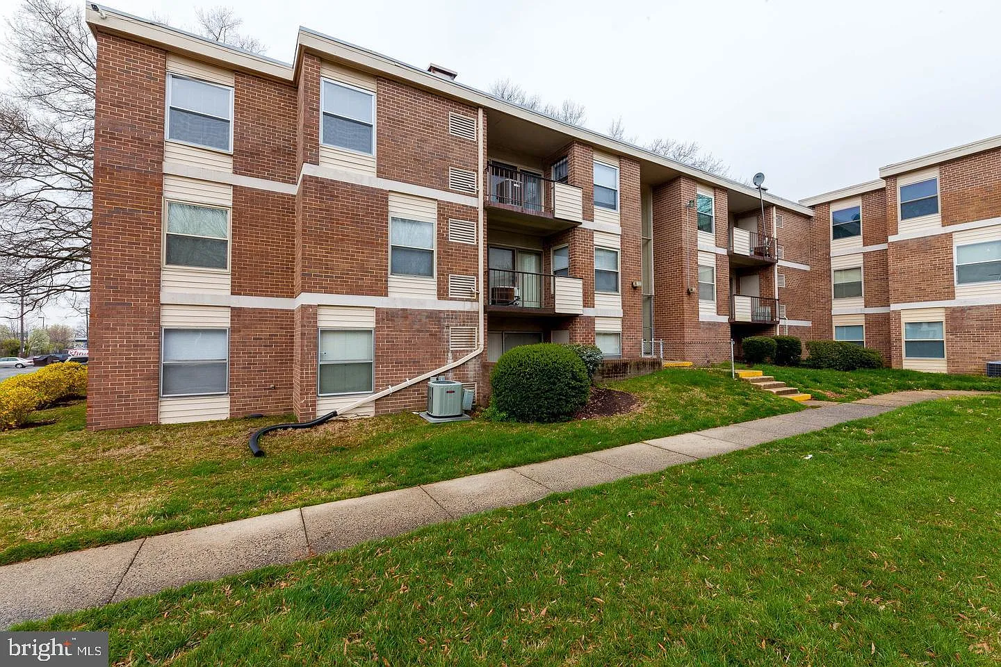 Marlow Towers Condominium — Photo 2