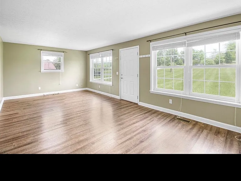 5759 Burkesville Rd — Photo 9