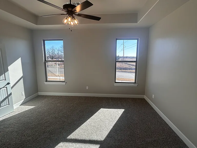 810 Manzano Dr — Photo 4