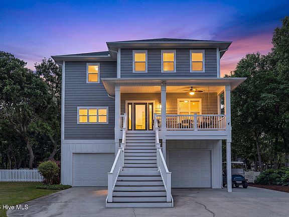 3rd image of 904 Tarpon Drive