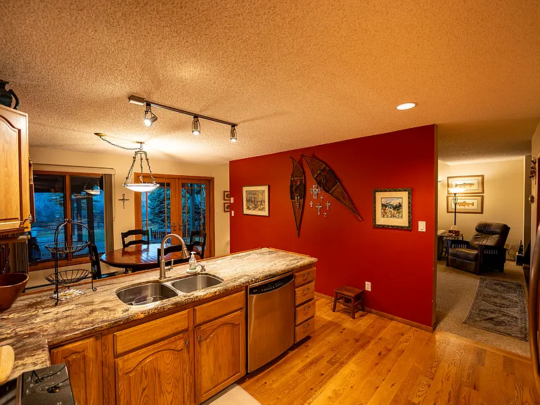 96 Hawn Dr — Photo 4