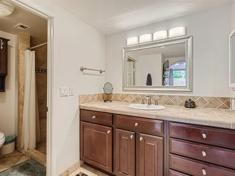 1760 Kennington Rd — Photo 10