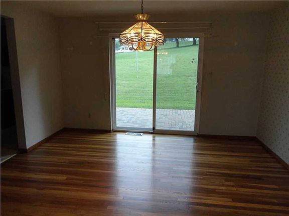 5th image of 102 McLaughlin Dr
