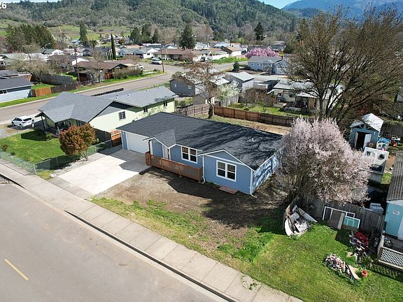 2nd image of 579 E 4th Ave