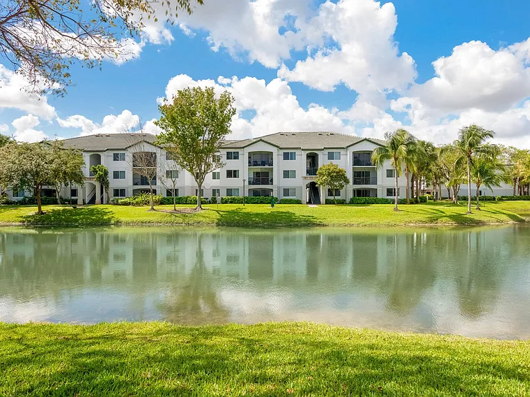 Palm Trace Landings Apartments — Photo 28