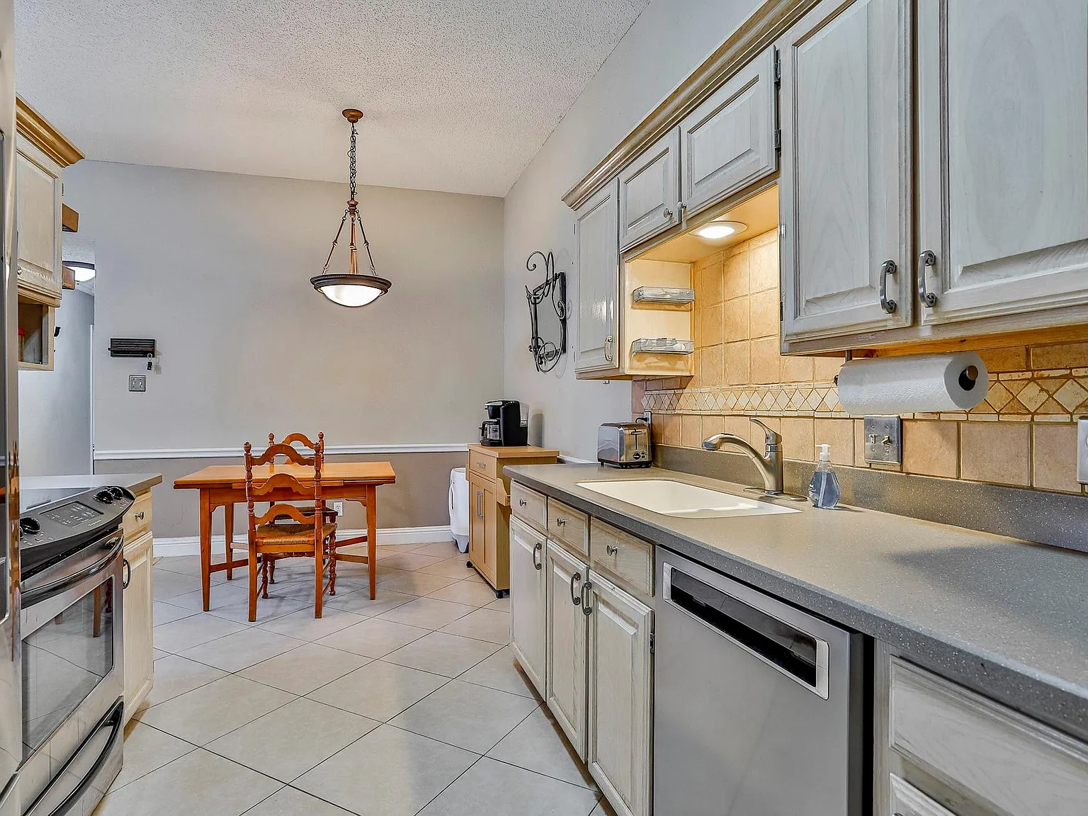 3 bed, 1239 sqft, $2,200 — Photo 4