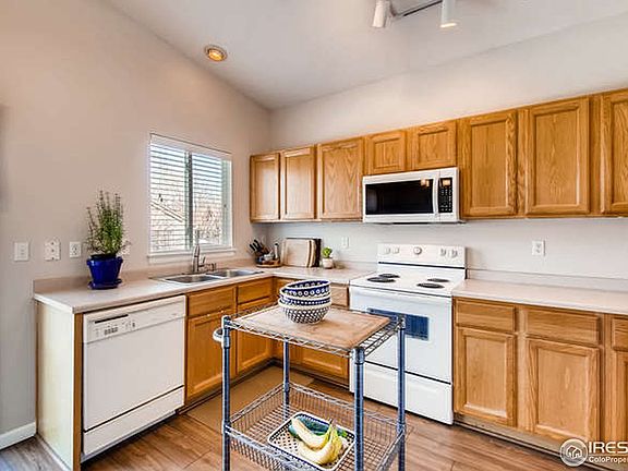 5th image of 1919 Clover Creek Dr
