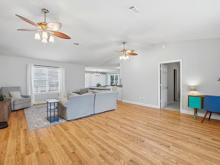2711 Penn St — Photo 8