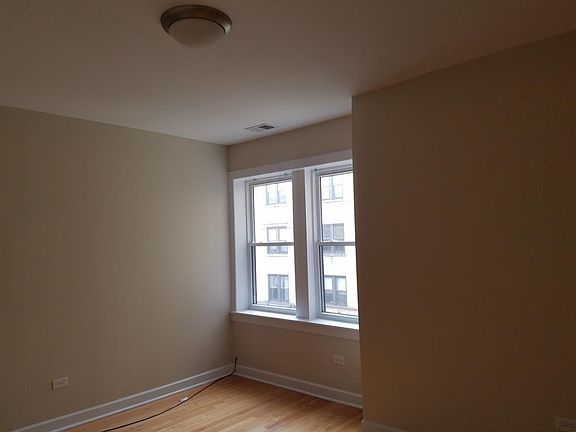 4th image of 5156 N Avers Ave APT 2W