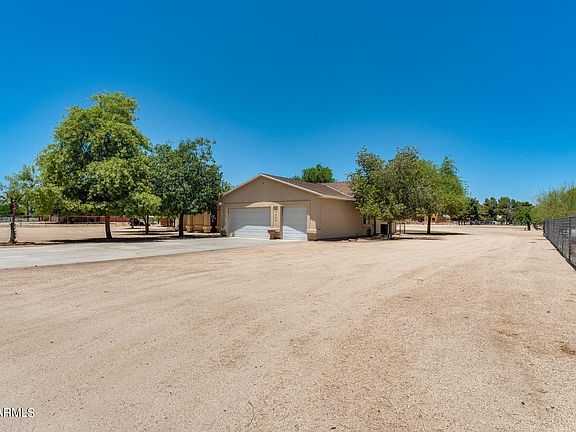 3rd image of 17332 W Cochise Dr