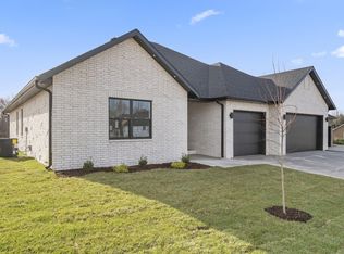 2048 N Sun Valley Dr, Springfield, MO 65802