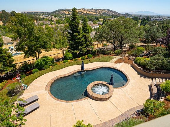 3rd image of 857 BRIDLE RIDGE Drive