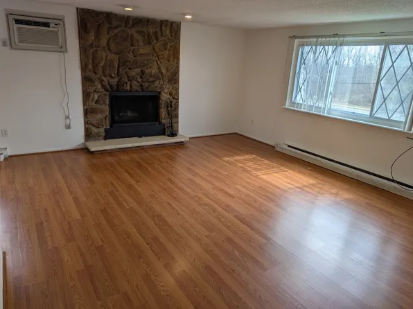 6301 Robinson Rd APT 6, Lockport, NY 14094