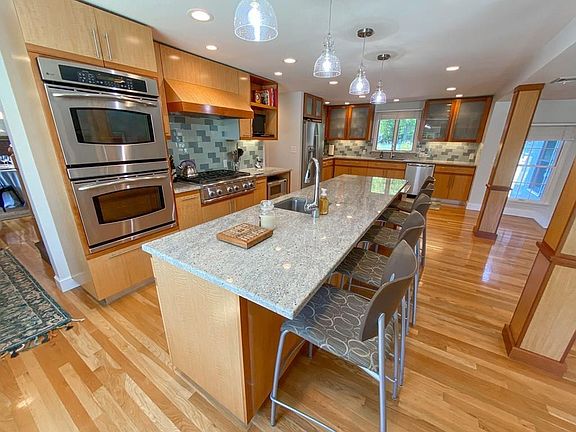 3rd image of 15 Crestwood Dr