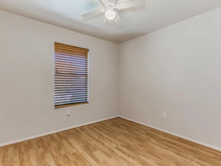 6809 S 39th Ln — Photo 6