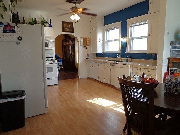4th image of 208 S Elm St
