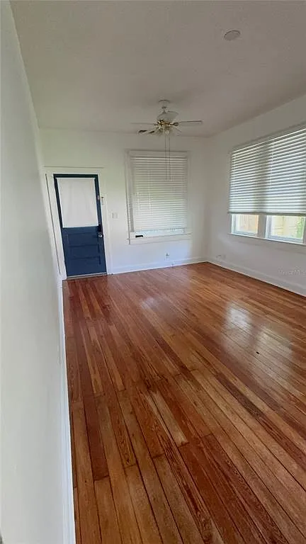 3 bed, 1.0 bath, 1424 sqft, $2,350 — Photo 2