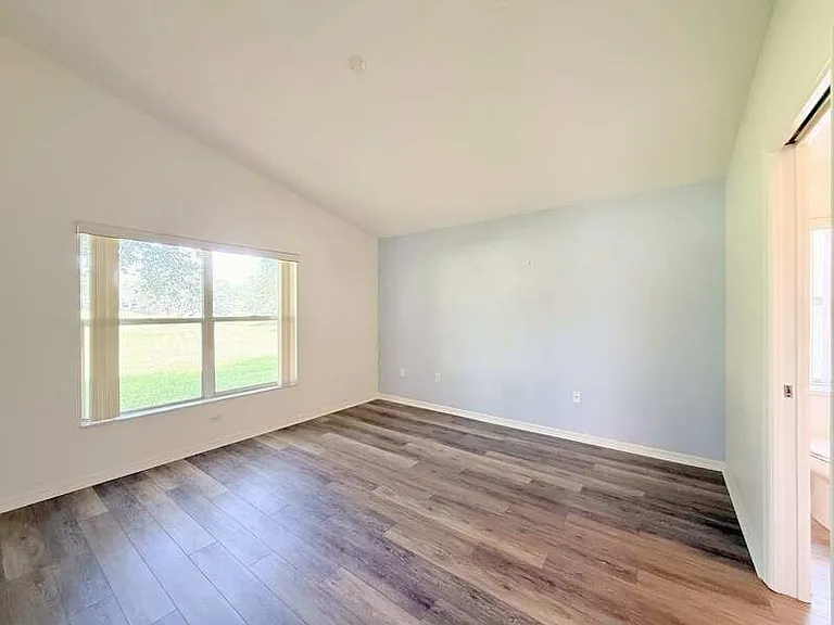 240 Center Oak Cir — Photo 35