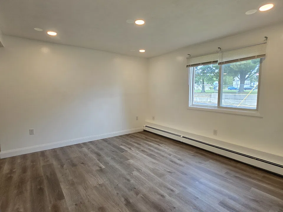 39 Allendale Ave #1-R