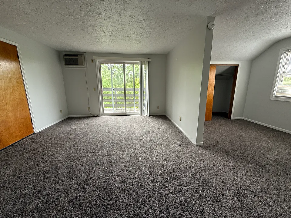 Bonus room to the right with additional storage/closet