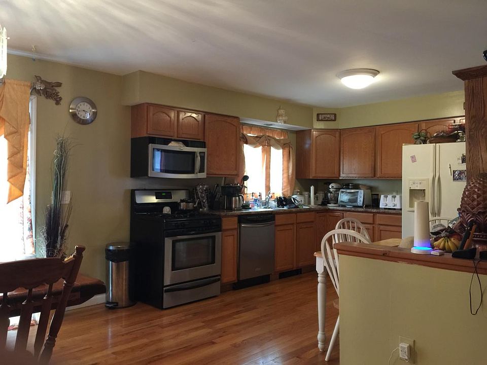 1st image of 7 E Sunnyside St