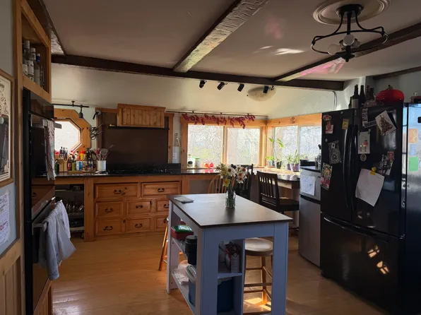 137 Lothrop St, Beverly, MA 01915