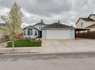 1717 N Falcon Dr, Ridgefield, WA 98642