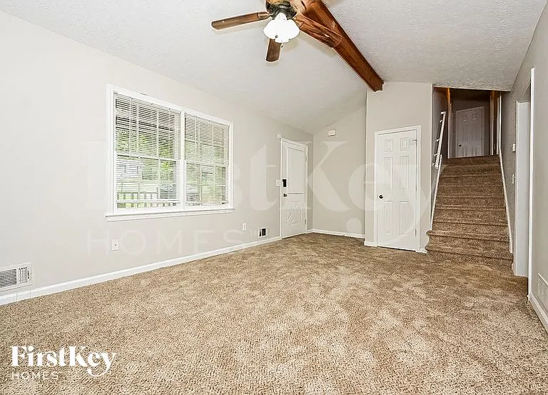 1247 Mountain Dr NE — Photo 2