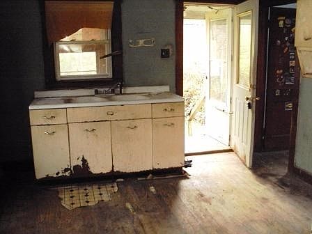 4th image of 775 N West St