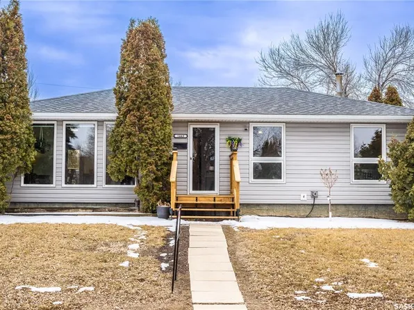 1443 Smith STREET, Moose Jaw, SK S6H 6W6
