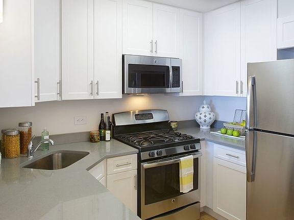 4th image of 355 S End Ave APT 4H