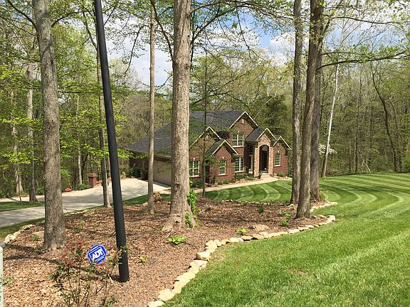 5th image of 222 Bolton Ct