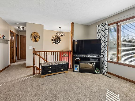 3rd image of 702 Crestwood Dr