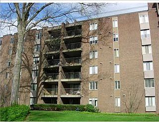 2nd image of 201 Grant St APT 406