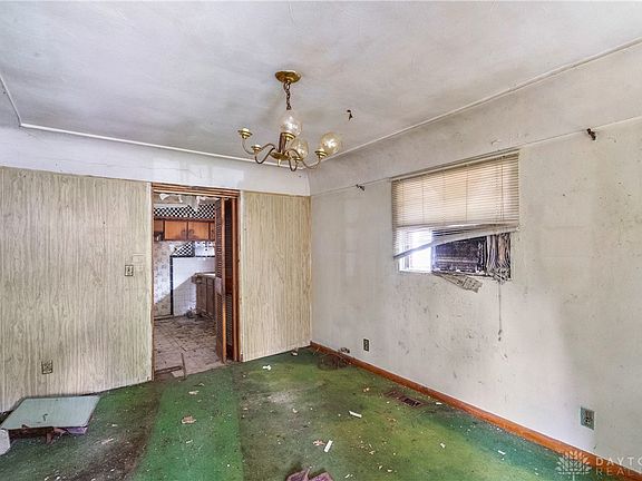 4th image of 35 Bluecrest Ave