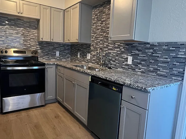 4822 NW Ozmun Ave — Photo 3