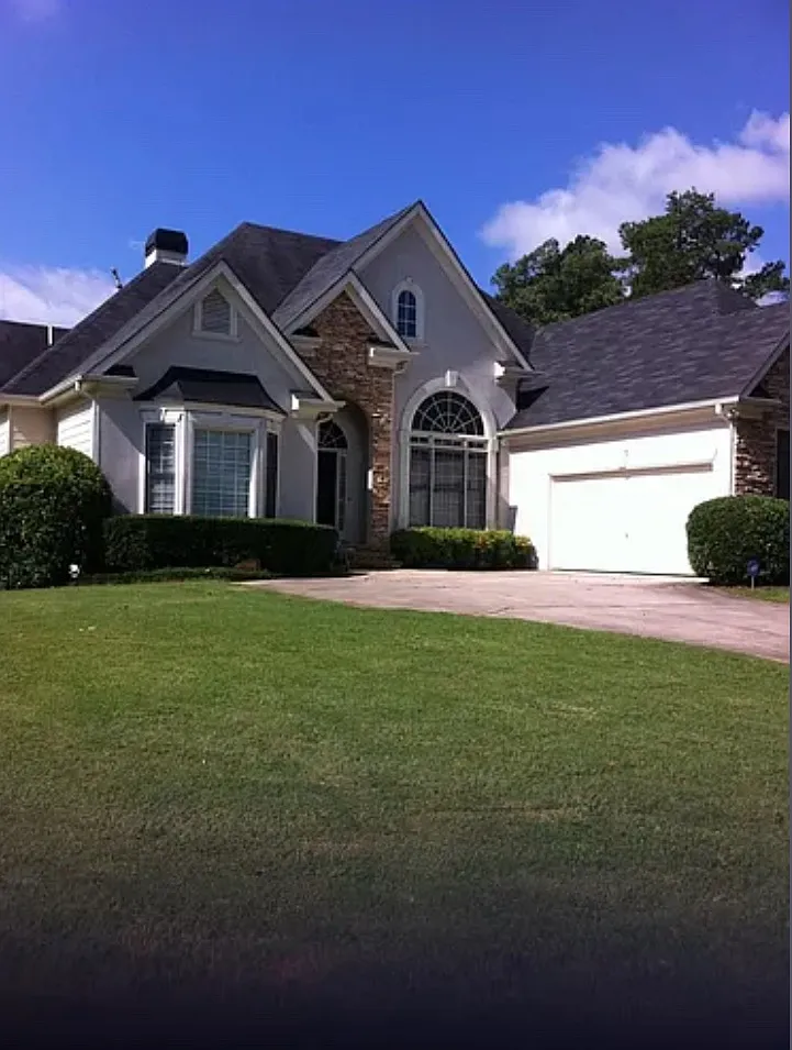 3 bed, 2.5 bath, 3000 sqft, $3,200 — Photo 1
