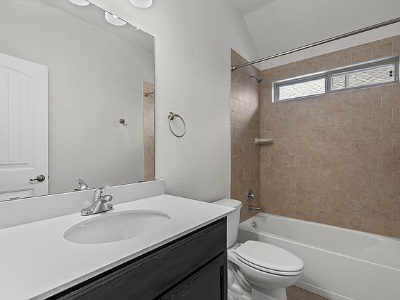 5th image of 205 Mount Olive Ave