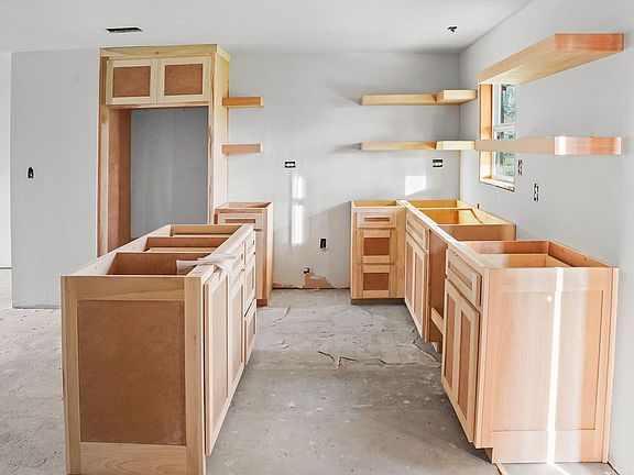 4th image of 2247 W Sherman St