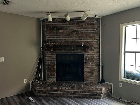 4th image of 904 Joe Bruer Rd